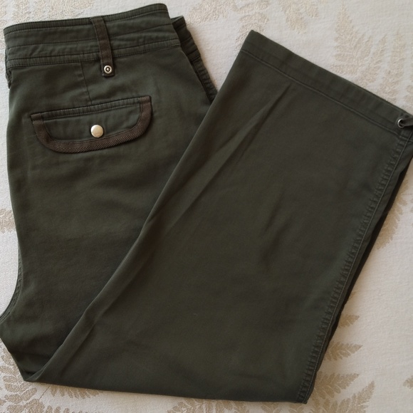 CHICO'S OLIVE WOMEN'S BUTTON-FLAP CROP PANTS - Picture 1 of 8